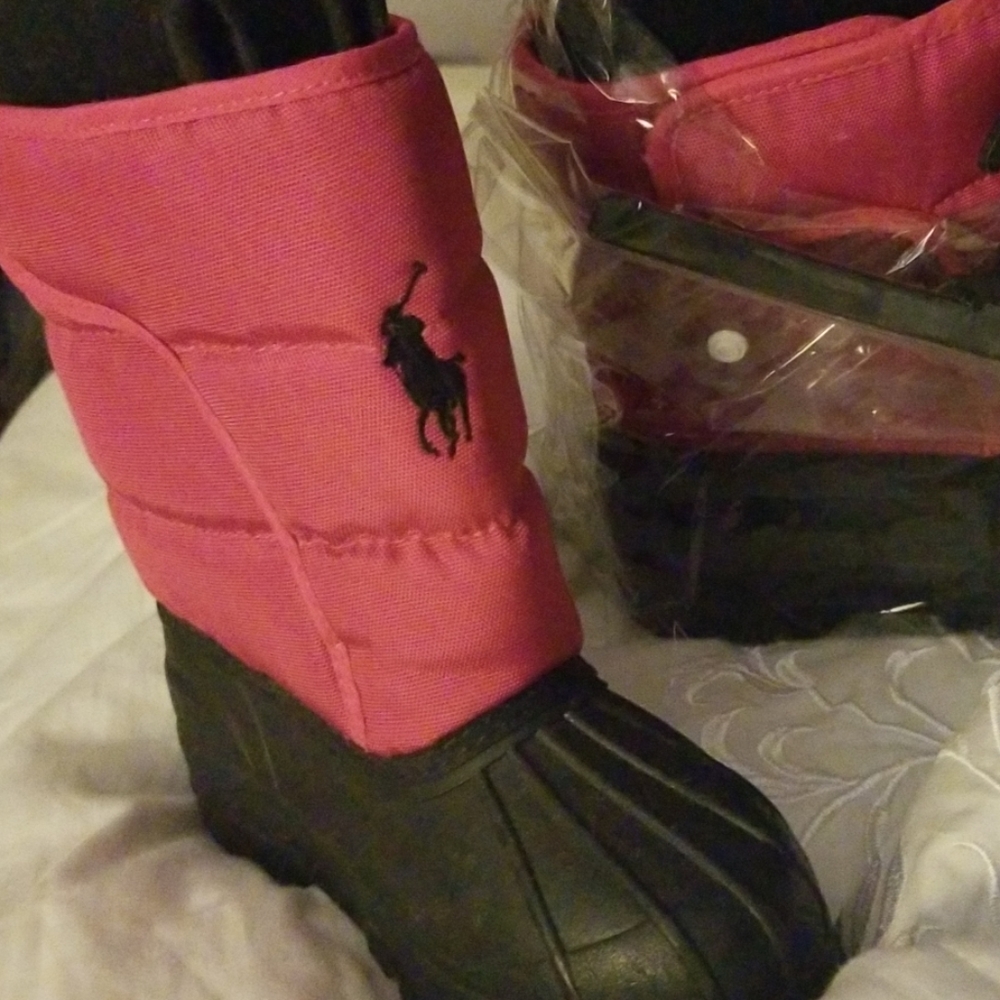 Snow boots